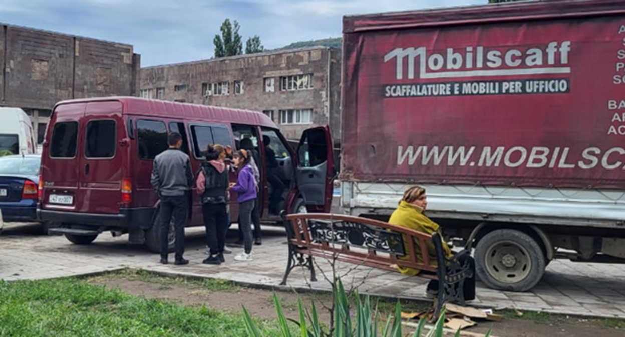 Беженцы из Нагорного Карабаха. Сентябрь 2023 г. Фото Алвард Григорян для "Кавказского узла" Беженцы из Нагорного Карабаха. Сентябрь 2023 г. Фото Алвард Григорян для "Кавказского узла"