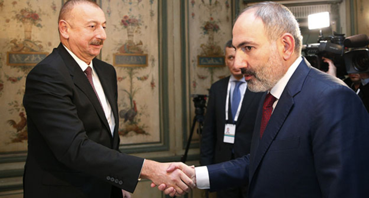 Ильхам Алиев (cлева) и Никол Пашинян. Фото: https://www.primeminister.am/ Ильхам Алиев (cлева) и Никол Пашинян. Фото: https://www.primeminister.am/