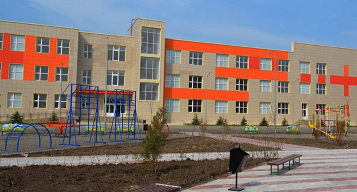 Школа в Дагестане. Фото: https://riadagestan.ru/upload/iblock/a65/a65dc78456555687807aac3cc35daaf8.JPG Школа в Дагестане. Фото: https://riadagestan.ru/upload/iblock/a65/a65dc78456555687807aac3cc35daaf8.JPG