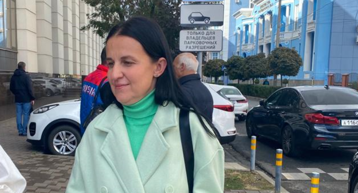 Юрист Наталья Каменская у здания суда. Фото Кристины Романовой для "Кавказского узла". Юрист Наталья Каменская у здания суда. Фото Кристины Романовой для "Кавказского узла".
