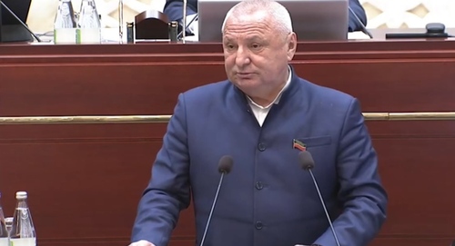 Азат Хамаев выступает на заседании Госсовета Татарстана. Кадр видео https://t.me/ostorozhno_novosti/20608