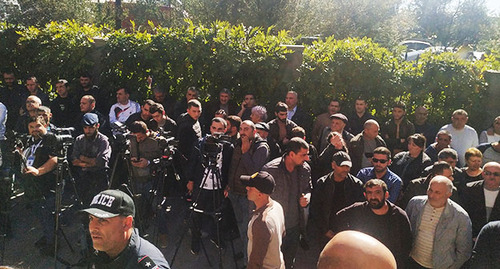 Уличный протест беженцев около здания представительства Нагорного Карабаха. Ереван, 20 октября 2023 г. Фото Армине Мартиросян для "Кавказского узла"