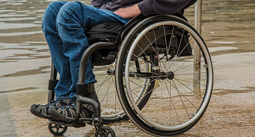 Инвалидная коляска. Фото stevepb, pixabay.com
