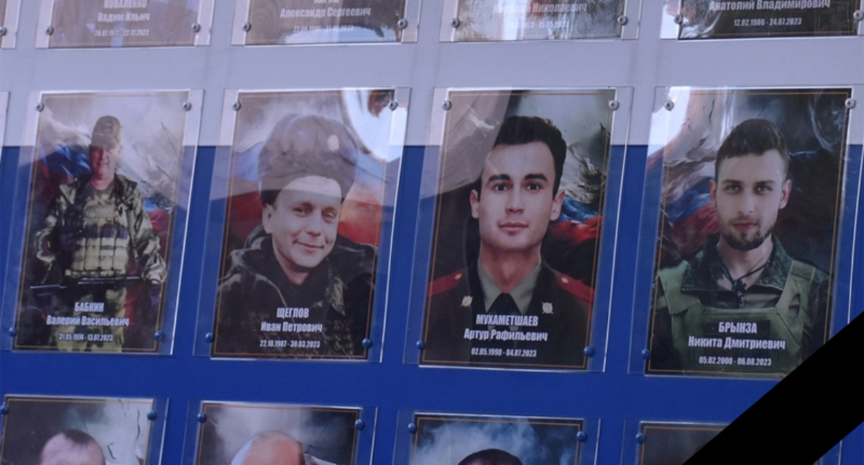 Валерий Бабкин, Иван Щеглов, Артур Мухаметшаев, Никита Брынза. Фото: администрация дома культуры города Ипатово https://vk.com/wall-216176980_452 Валерий Бабкин, Иван Щеглов, Артур Мухаметшаев, Никита Брынза. Фото: администрация дома культуры города Ипатово https://vk.com/wall-216176980_452