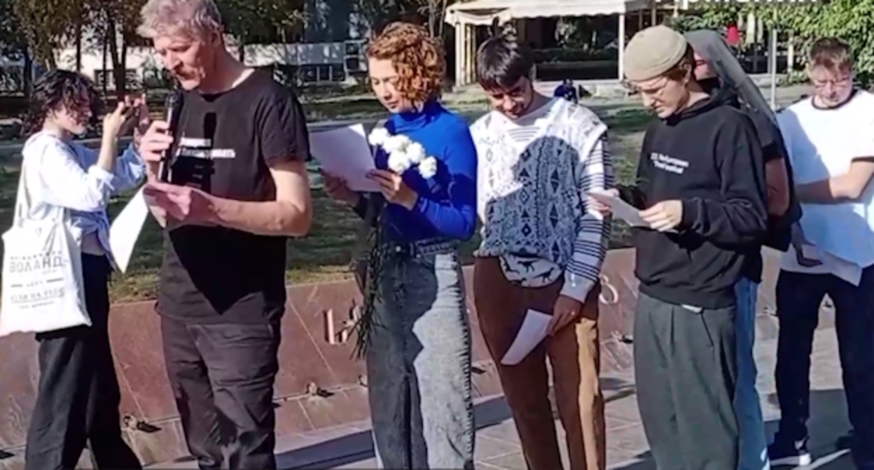 Участники акции "Возвращение имен" в Ереване, стоп-кадр видео https://t.me/rusnews/43357 Участники акции "Возвращение имен" в Ереване, стоп-кадр видео https://t.me/rusnews/43357