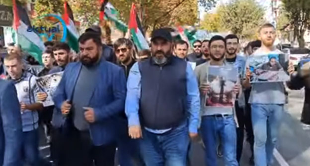 Участники шествия в Марнеули. 31 октября 2023 г. Скриншот видео https://aktual.ge/Read/34041 Участники шествия в Марнеули. 31 октября 2023 г. Скриншот видео https://aktual.ge/Read/34041