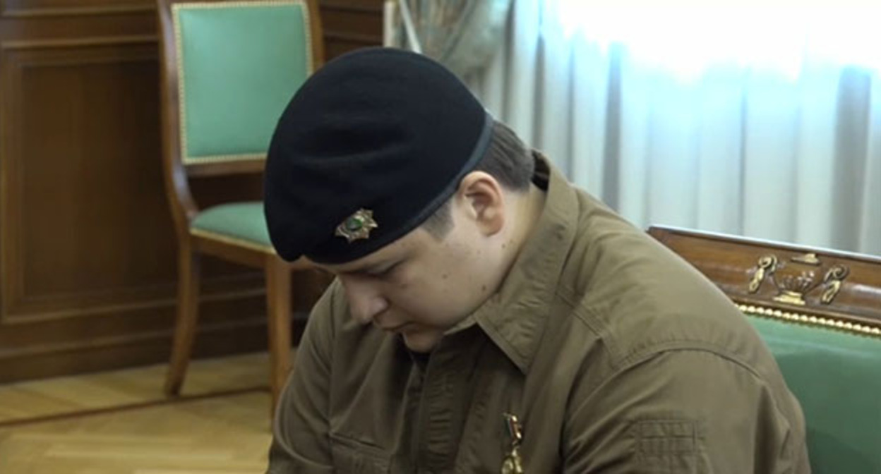 Адам Кадыров, сын главы Чечни Рамзана Кадырова. Скриншот видео https://t.me/Kokov_Kazbek/3087 Адам Кадыров, сын главы Чечни Рамзана Кадырова. Скриншот видео https://t.me/Kokov_Kazbek/3087
