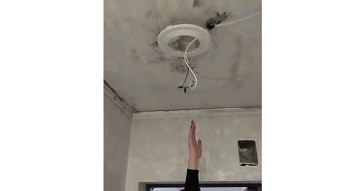 В доме по улице Ингушская в Нальчике разрушена крыша многоквартирного дома. Скриншот видео https://www.youtube.com/watch&v=gXKaqPVe7aE В доме по улице Ингушская в Нальчике разрушена крыша многоквартирного дома. Скриншот видео https://www.youtube.com/watch&v=gXKaqPVe7aE