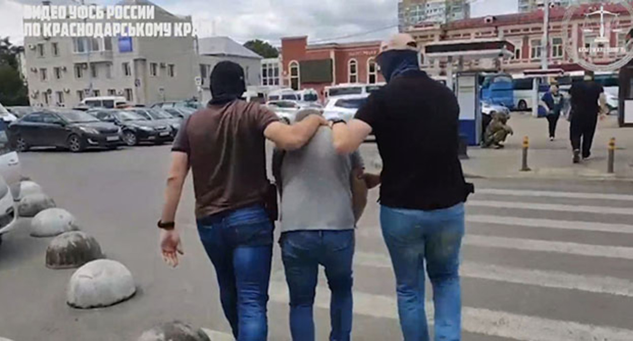 Задержание жителя Кубани. Скриншот видео https://t.me/opskuban/691 Задержание жителя Кубани. Скриншот видео https://t.me/opskuban/691