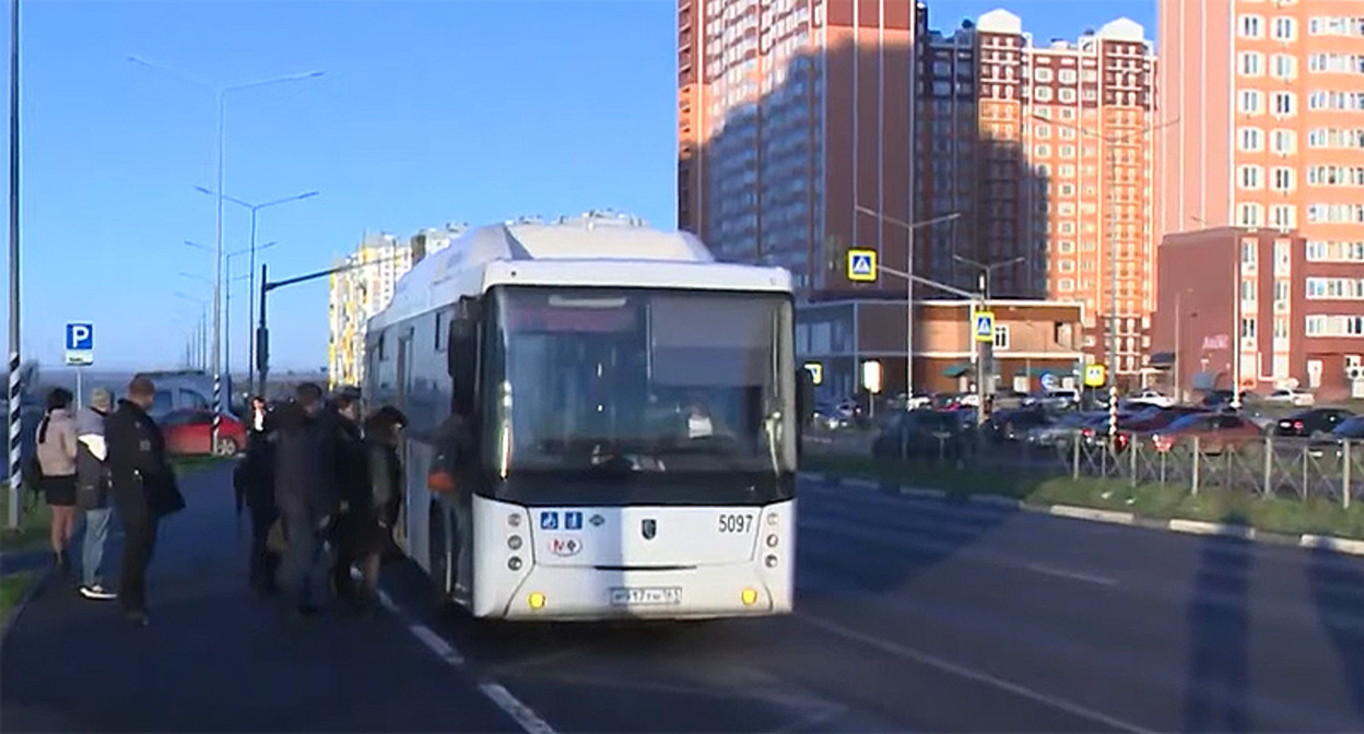 Автобус в Ростове-на-Дону. Кадр из видео https://www.youtube.com/watch?v=80uLCYuNlYk Автобус в Ростове-на-Дону. Кадр из видео https://www.youtube.com/watch?v=80uLCYuNlYk