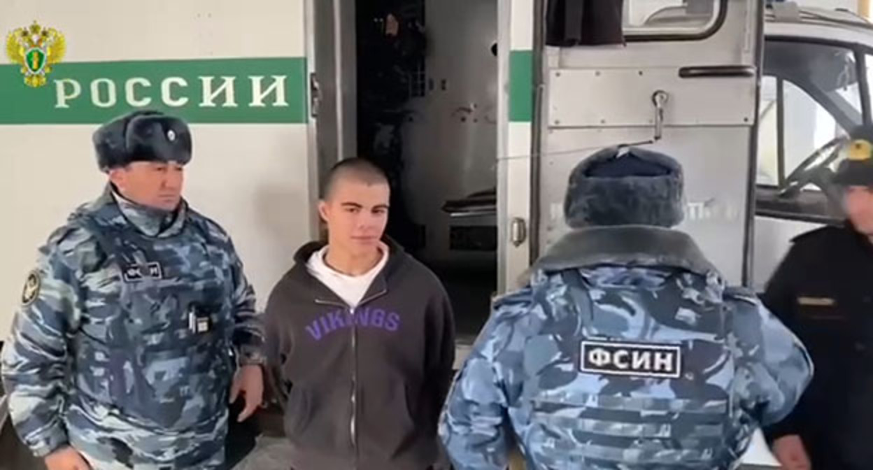 Турал Мамедов, обвиняемый в избиении жителей Санкт-Петербурга и возбуждении межнациональной ненависти, экстрадирован Азербайджаном. Скриншот видео https://t.me/genprocrf/3252 Турал Мамедов, обвиняемый в избиении жителей Санкт-Петербурга и возбуждении межнациональной ненависти, экстрадирован Азербайджаном. Скриншот видео https://t.me/genprocrf/3252