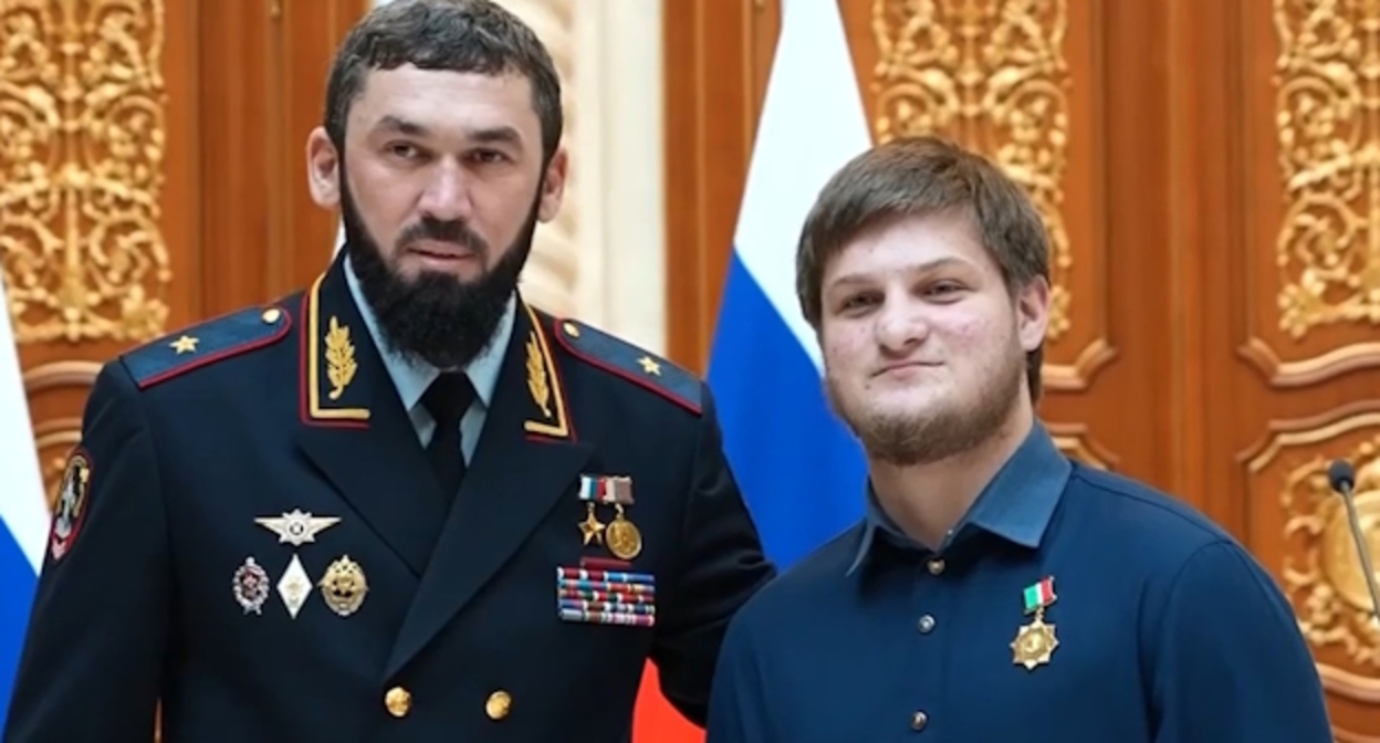 Магомед Даудов (слева) и Ахмат Кадыров. Скриншот видео https://t.me/MDaudov_95/1761 Магомед Даудов (слева) и Ахмат Кадыров. Скриншот видео https://t.me/MDaudov_95/1761