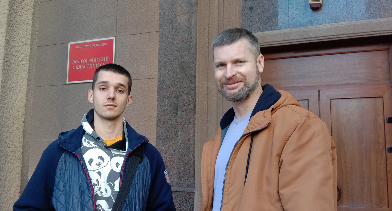 Павел Абрамов (слева) и
Сергей Семушин. Фото Вячеслава Ященко для "Кавказского узла" Павел Абрамов (слева) и
Сергей Семушин. Фото Вячеслава Ященко для "Кавказского узла"