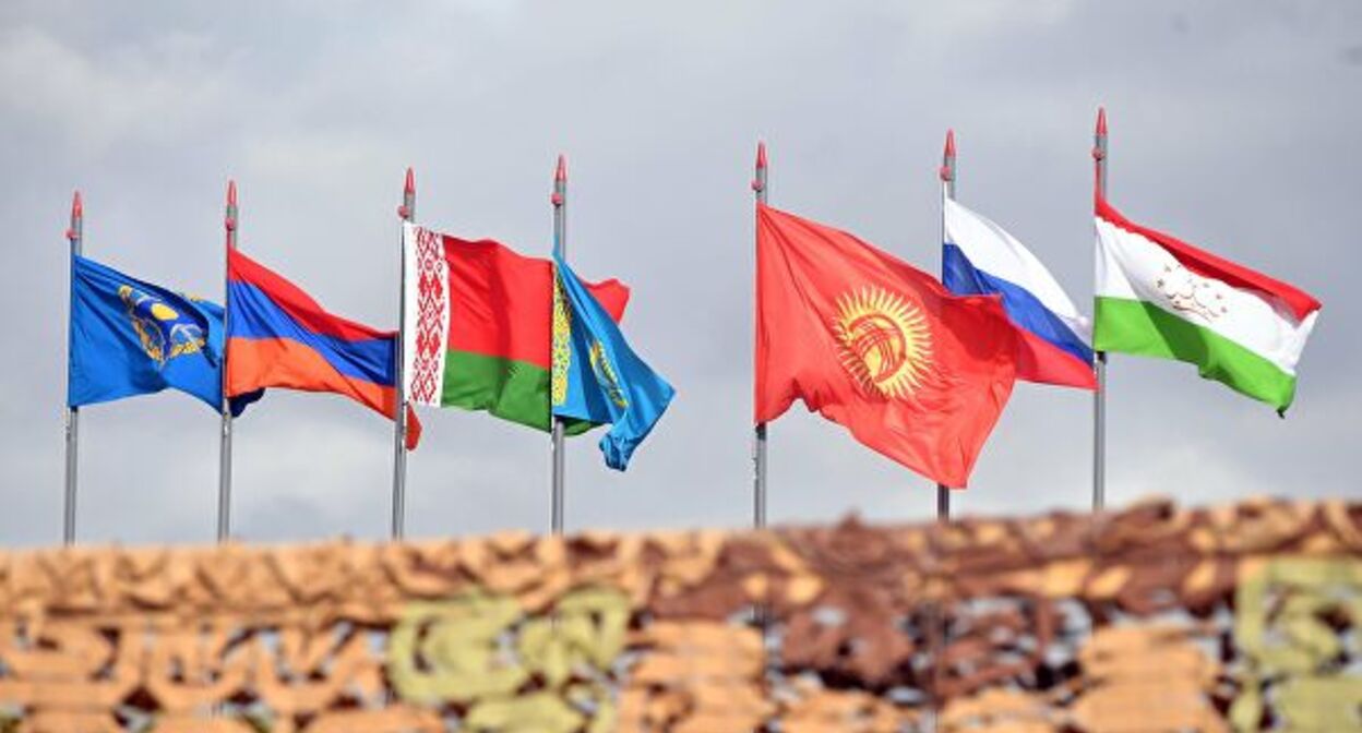 Флаги ОДКБ. Фото: https://vpk.name/images/i351048.html Флаги ОДКБ. Фото: https://vpk.name/images/i351048.html