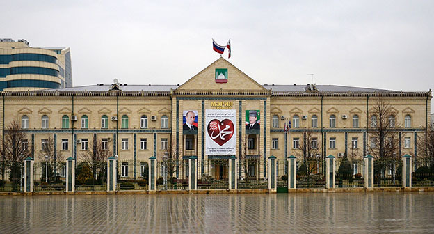 Мэрия Грозного. Фото: https://grozmer.ru/objavlenija/uvedomlenie.html Мэрия Грозного. Фото: https://grozmer.ru/objavlenija/uvedomlenie.html