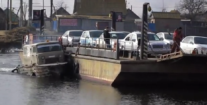 Паром в селе Полдневое. Стоп-кадр видео РИА "Новости" от 03.03.20 https://ria.ru/20190301/1551482554.html Паром в селе Полдневое. Стоп-кадр видео РИА "Новости" от 03.03.20 https://ria.ru/20190301/1551482554.html