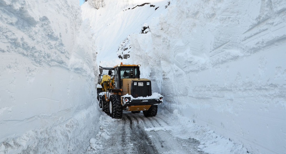 Дорожники расчищают Транскам от снега. Фото пресс-службы ФКУ Упрдор "Кавказ" Дорожники расчищают Транскам от снега. Фото пресс-службы ФКУ Упрдор "Кавказ"