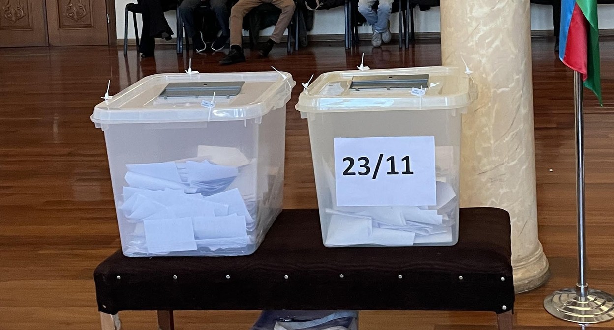 Урны для голосования на избирательном участке. Баку, 7 февраля 2024 г. Фото Фаика Меджида для "Кавказского узла"