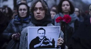 Участники акции памяти Навального. Скриншот видео https://ru.euronews.com/video/2024/02/17/navalny-reax-update