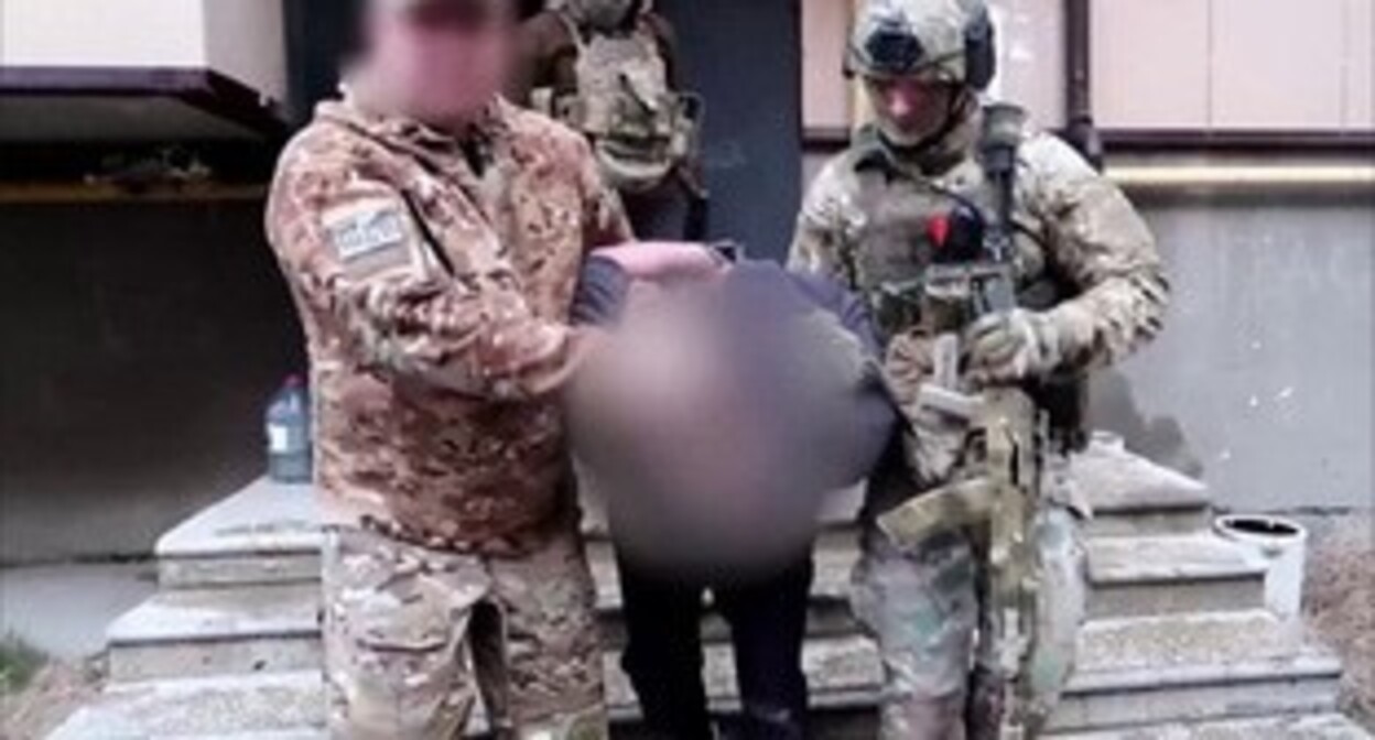 Кадр задержания подозреваемых в подготовке теракта в Дагестане. Фото ФСБ России