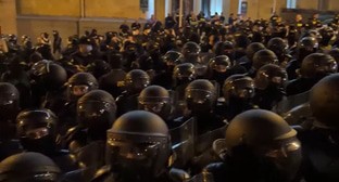 Акция протеста в Тбилиси, стоп-кадр видео sotavision https://www.youtube.com/watch?v=KdZ8KbZA1Yk&t=314s