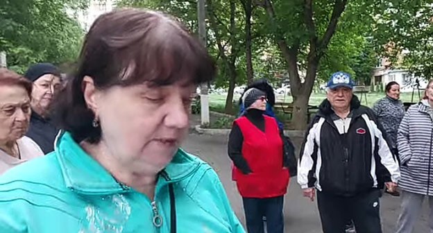 Обращение жильцов домов №№2А, 4, 6, 6А и 6Б по улице Кулиева в Нальчике к главе Кабардино-Балкарии Казбеку Кокову. Cкриншот видео сделано в КБР https://www.youtube.com/watch&v=hJbIwjDEtFo Обращение жильцов домов №№2А, 4, 6, 6А и 6Б по улице Кулиева в Нальчике к главе Кабардино-Балкарии Казбеку Кокову. Cкриншот видео сделано в КБР https://www.youtube.com/watch&v=hJbIwjDEtFo