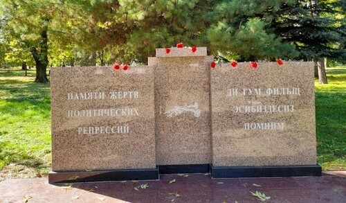 Памятник репрессированным в Нальчике. Фото корреспондента "Кавказского узла".