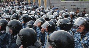 Сотрудники полиции во время акции. Ереван, май 2024 г. Фото Тиграна Петросяна для "Кавказского узла"