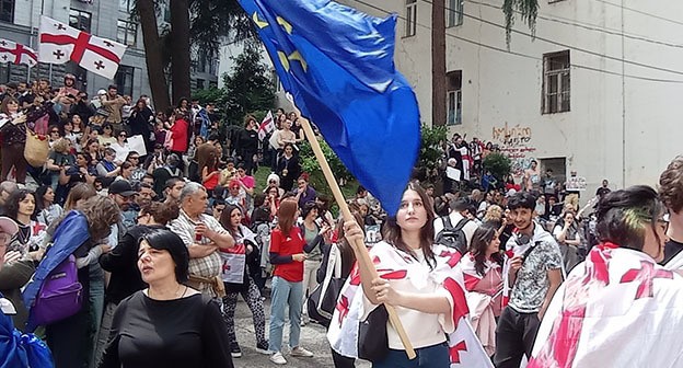 Акция протеста против закона об иноагентах. Тбилиси, май 2024 г. Фото Инны Кукуджановой для "Кавказского узла" Акция протеста против закона об иноагентах. Тбилиси, май 2024 г. Фото Инны Кукуджановой для "Кавказского узла"
