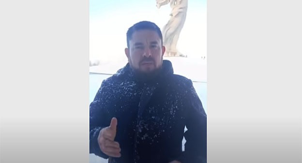 Кадр видеообращения блогера из Башкортостана Расула Ахияретдинова. Волгоград, 6 февраля 2024 г. Скриншот видео https://www.youtube.com/watch?v=UuaDGGjaMeI Кадр видеообращения блогера из Башкортостана Расула Ахияретдинова. Волгоград, 6 февраля 2024 г. Скриншот видео https://www.youtube.com/watch?v=UuaDGGjaMeI
