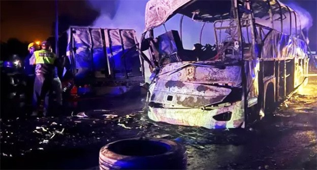 Cтолкновение автобуса и грузовика в станице Старокорсунской. 29 сентября 2024 г. Фото: 23 МВД/Telegram Cтолкновение автобуса и грузовика в станице Старокорсунской. 29 сентября 2024 г. Фото: 23 МВД/Telegram
