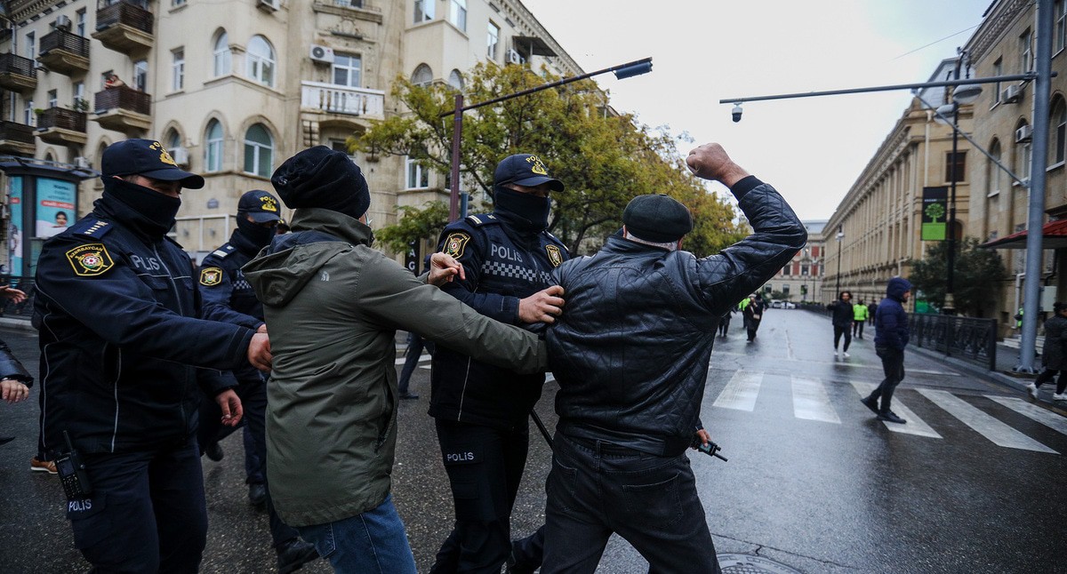 Задержание участников акции в Баку. Фото Азиза Каримова для "Кавказского узла" Задержание участников акции в Баку. Фото Азиза Каримова для "Кавказского узла"