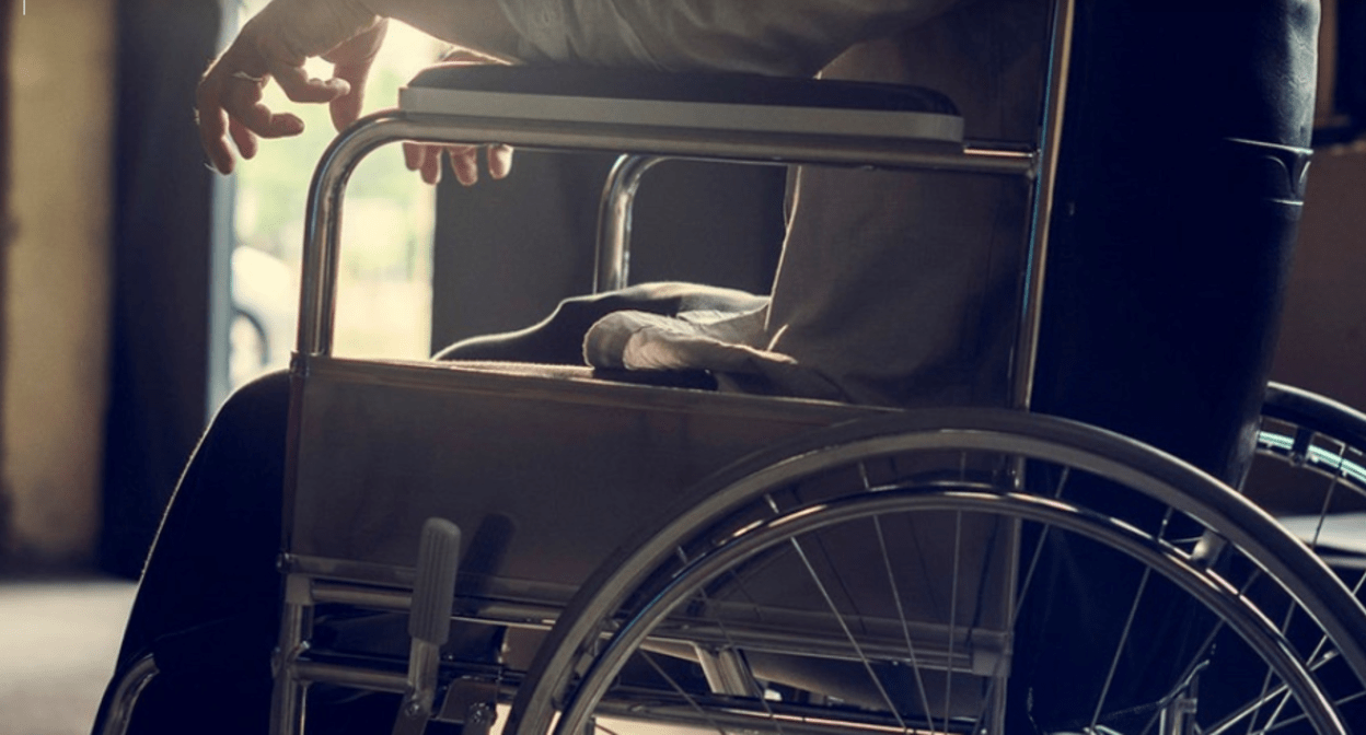 Человек в инвалидной коляске. Скриншот фото https://ulyanovsk.ldpr.ru/event/292257.