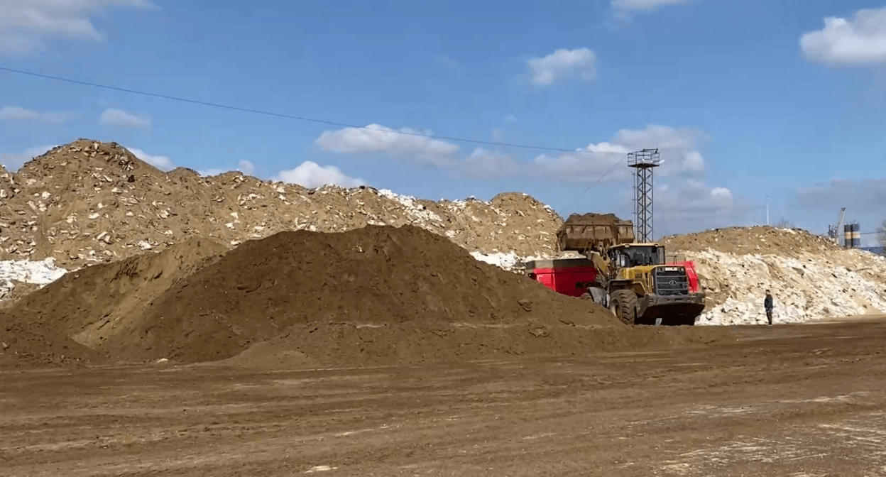 Состояние полигона в хуторе Воскресенский 22 марта 2025 года. Стоп-кадр видео оперштаба Краснодарского края, https://t.me/opershtab23/12878.