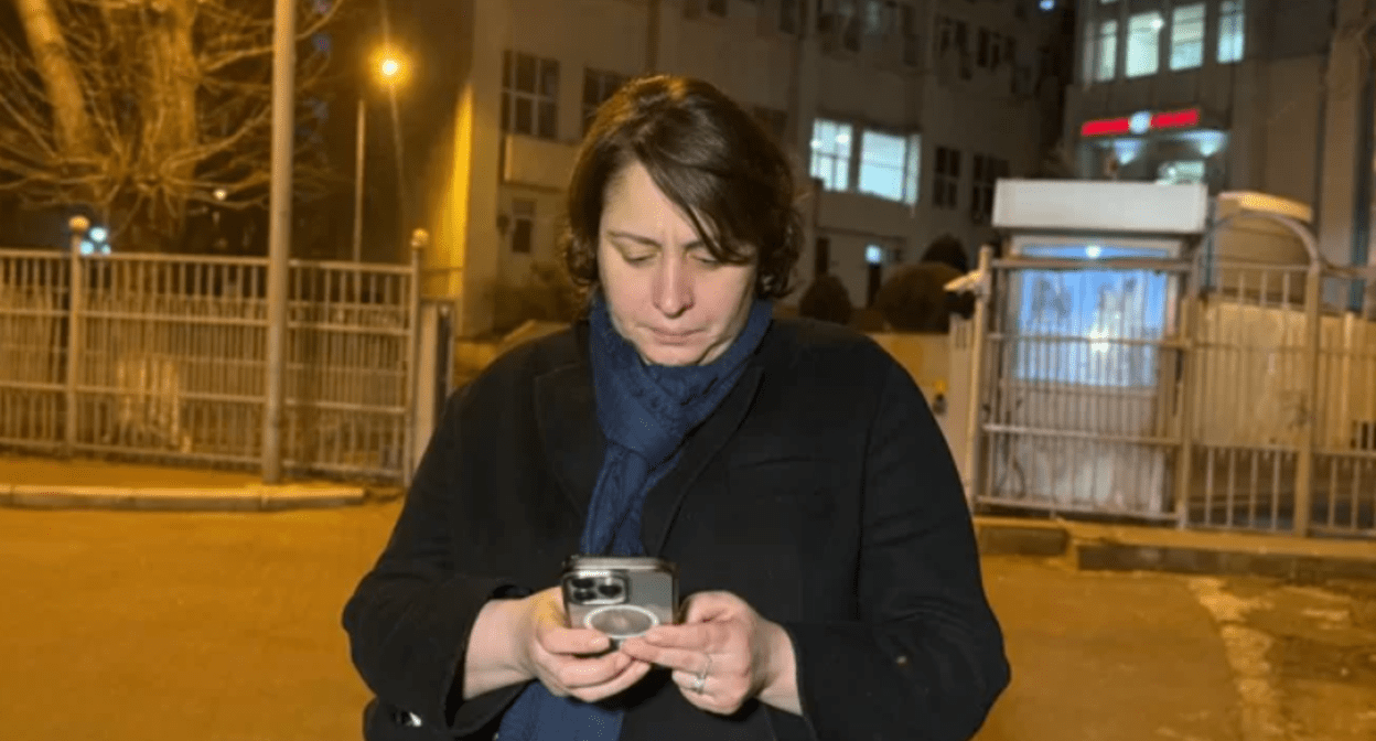 Элене Хоштария после освобождения. Скриншот фото "Новости Грузия" от 29.03.25, https://www.newsgeorgia.ge/jelene-hoshtarija-otpustili-iz-izoljatora/