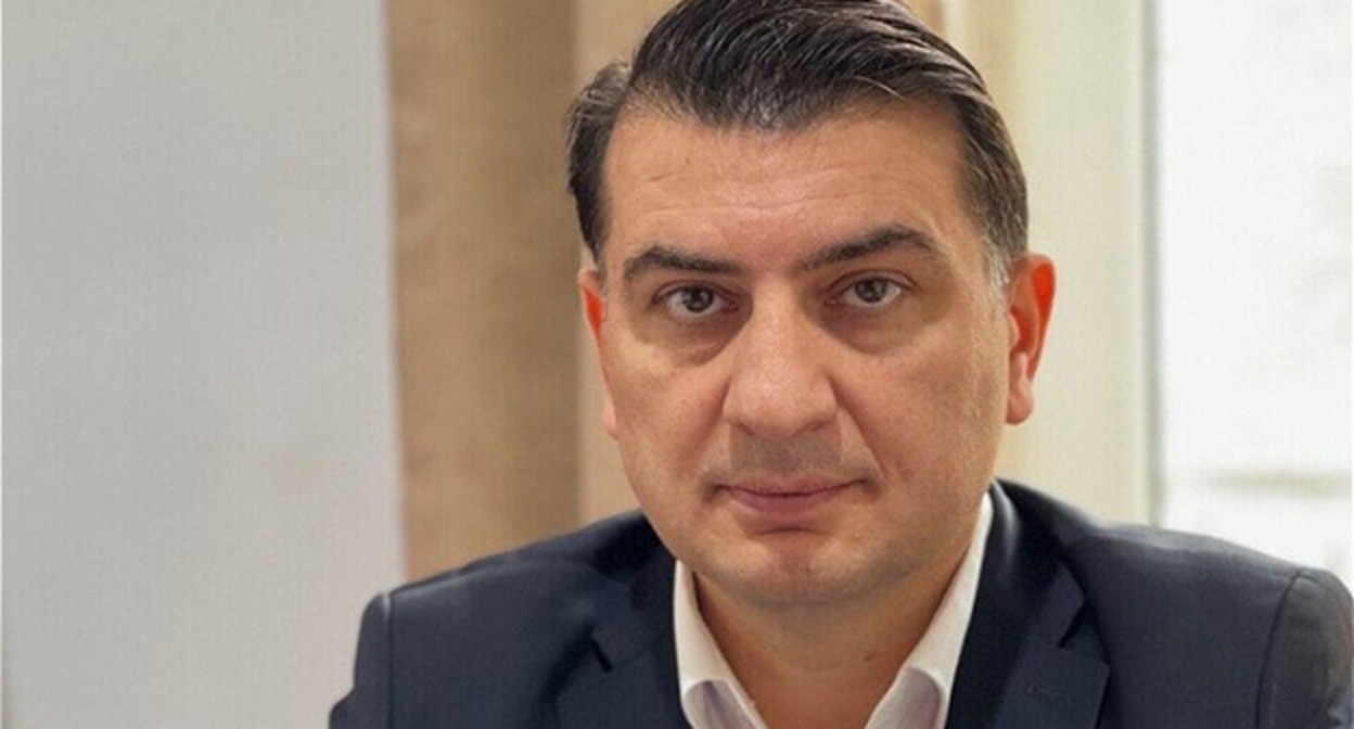 Азер Гасымлы. Фото: https://1news.az/news/20241209081005458-Arestovan-politolog-Azer-Gasymly