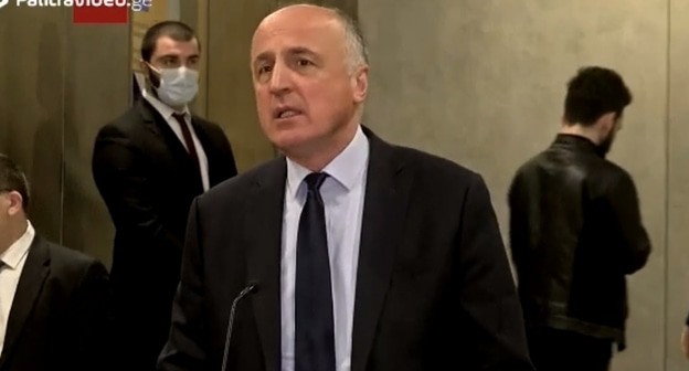 Бадри Джапаридзе. Кадр видеосюжета Palitra TV