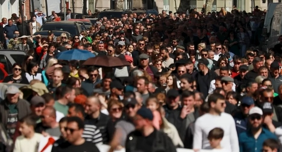 Участники акции протеста в Чиатуре. Кадр видео Mtisambebi youtu.be/mDoGlTITdPM?si=nIOwSwMgYmYe1CyC 