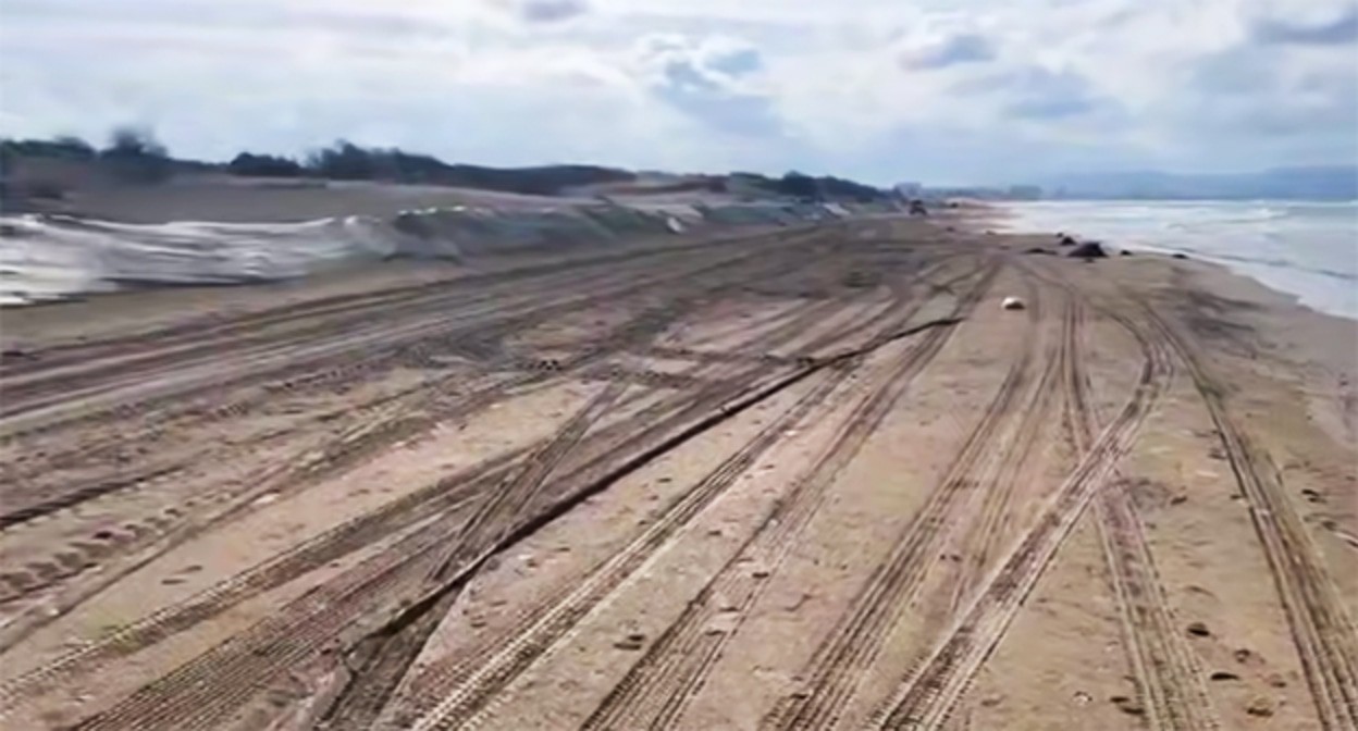 Побережье Анапы. 8 апреля 2025 г. Скриншот видео https://t.me/opershtab23/13160