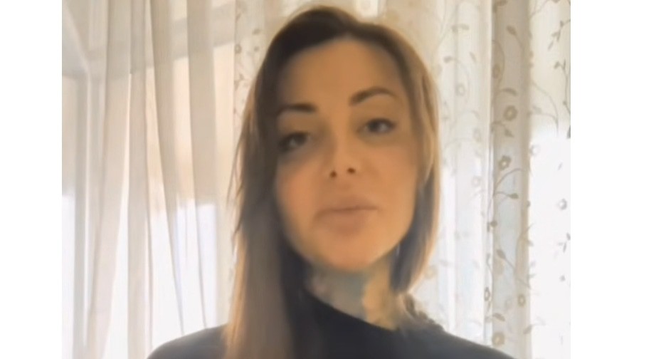 Анастасия Гойсан. Кадр видеообращения в YouTube-канале Шамиля Хадулаева www.youtube.com/watch?v=ysx0AhOwdSw
У