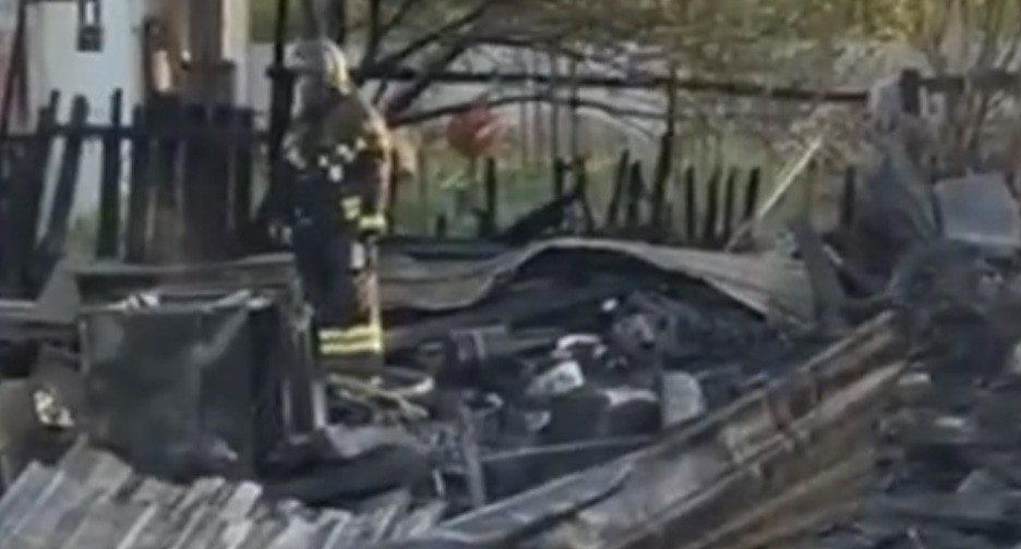 На месте пожара в Астрахани. Кадр оперативного видео управления СКР по Астраханской области.