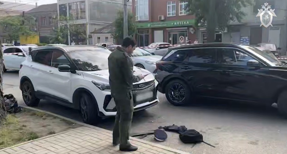 Следователь на месте перестрелки в Махачкале. Кадр оперативного видео Следкома. 