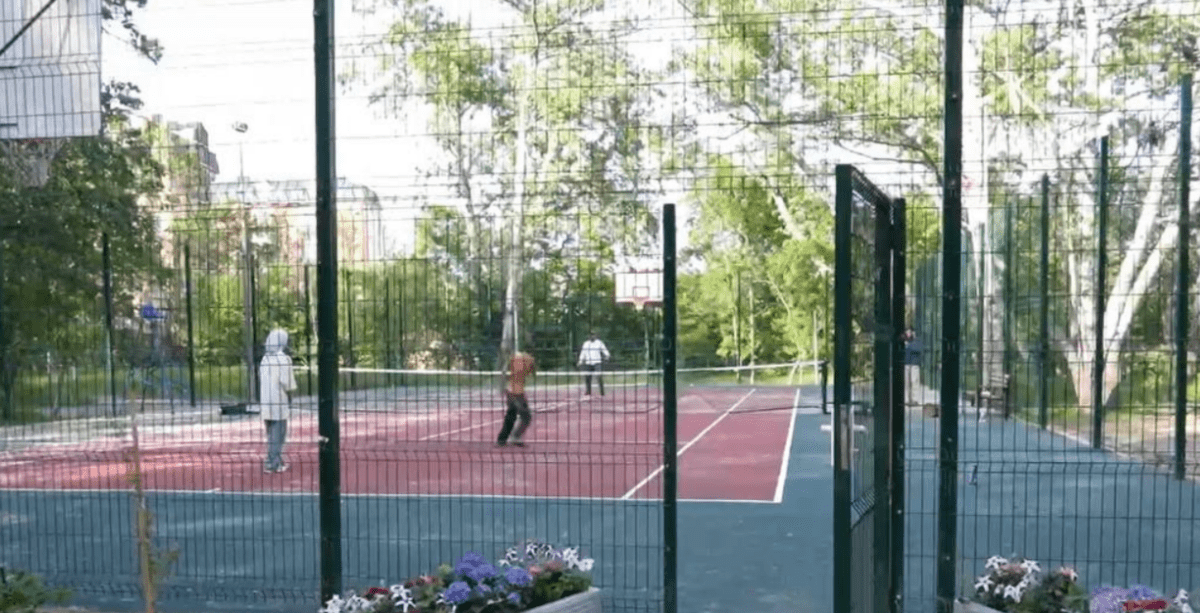 Площадка в парке Ленинского комсомола. Скриншот фото мэрии Махачкалы от 11.05.25, https://t.me/mkala_news/41803.