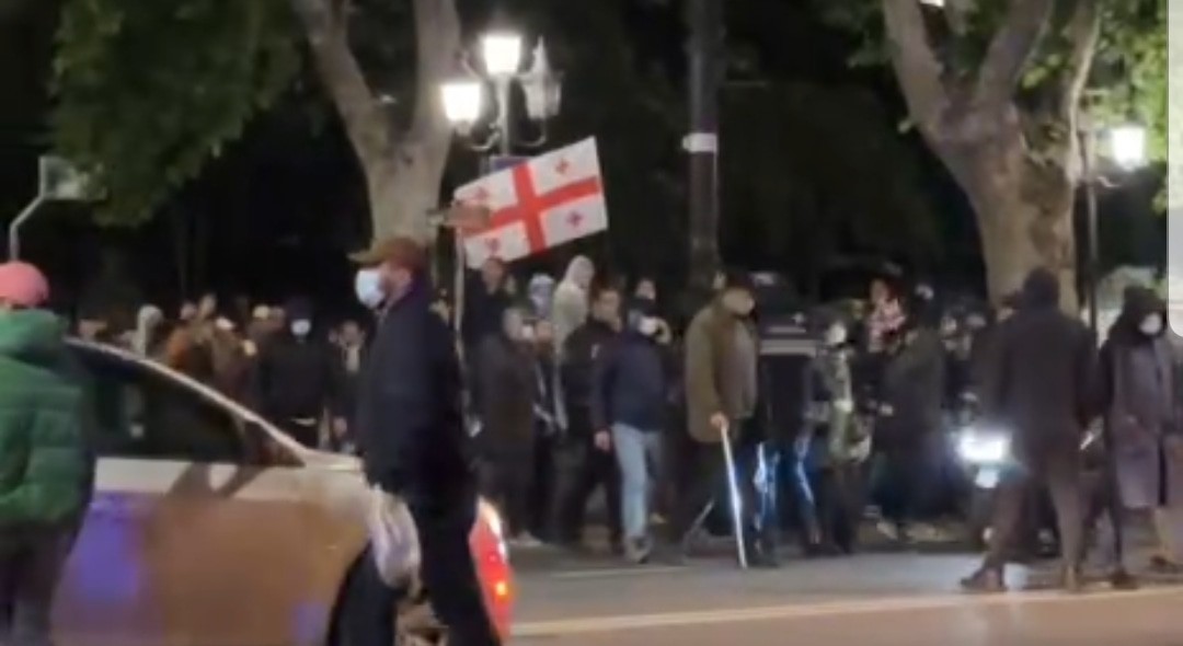 Протестующие на проспекте Руставели, 14 мая. Кадр видео Tbilisi_life / Telegram.