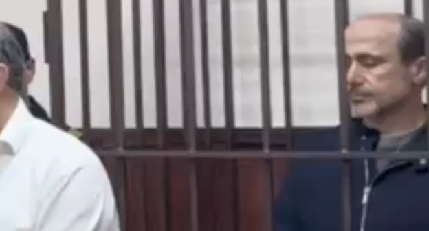 Глава Кайтагского района в зале суда. Кадр видео Объединенной пресс-службы судов Дагестана / Telegram