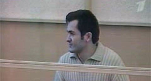 Докку Джантемиров. Скриншот видео https://www.1tv.ru/news/2004-04-29/245610-zavershenie_gromkogo_sudebnogo_protsessa_v_rostove_na_donu