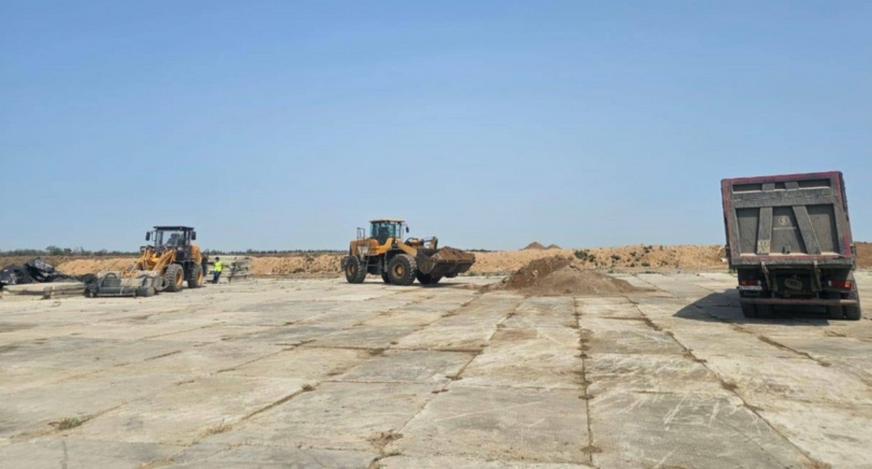 Площадка с песком в Семикаракорском районе. Фото из телеграм-канала Юрия Слюсаря https://t.me/Yuri_Slusar/2167