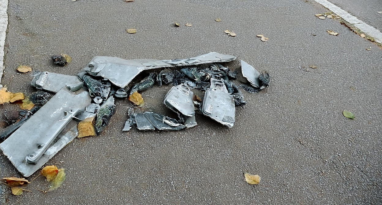 Обломки БПЛА. Иллюстрация создана "Кавказским узлом" с помощью ИИ в программе Copilot