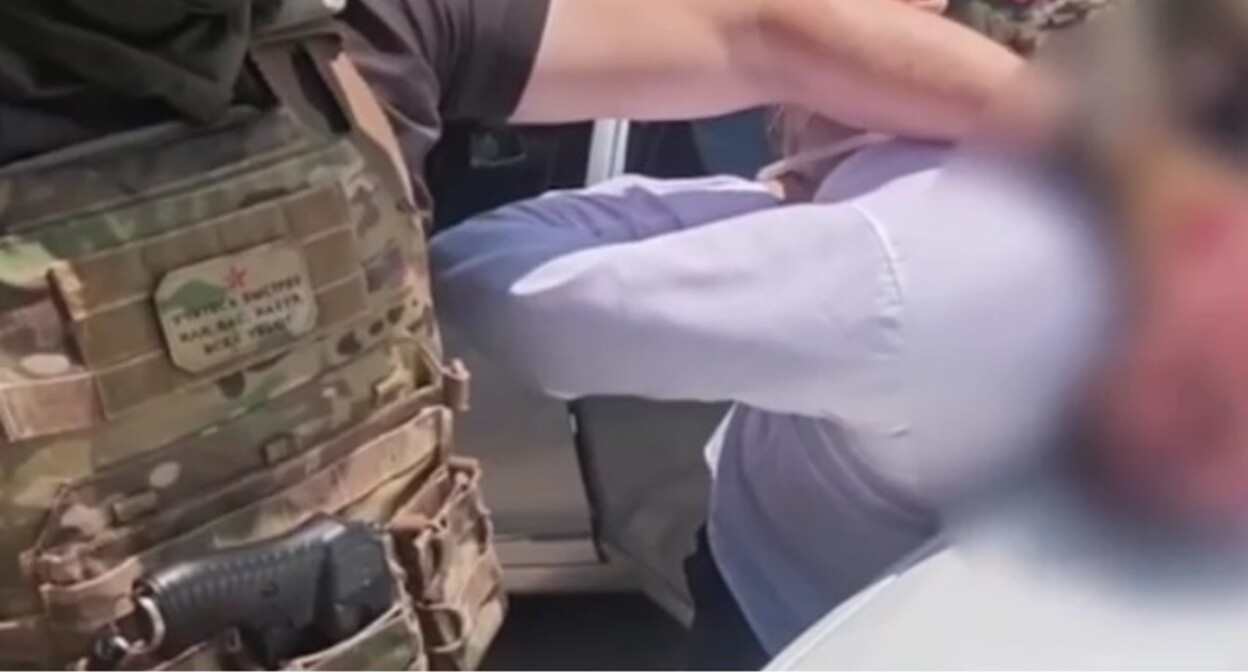 Задержание подозреваемого в вымогательстве денег у вдовы военного. Фото пресс-службы ГУ МВД России по Краснодарскому краю.