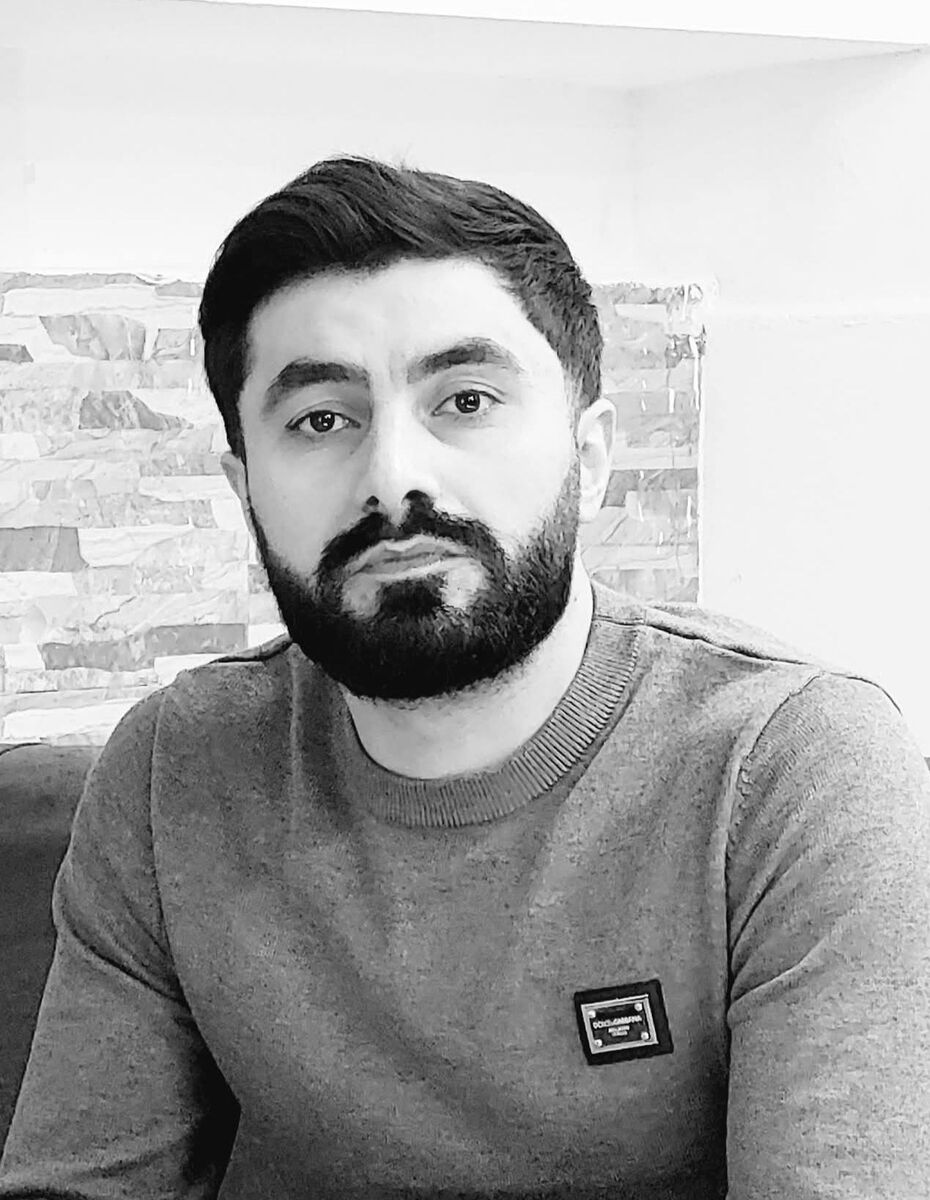 Фото активиста со страницы главы ПНФА Али Керимли 
https://www.facebook.com/photo?fbid=1263685908454963&set=a.473092537514308